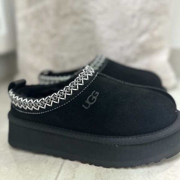 UGG Shoes - UGG Tazz Slippers NEW Black Sz 6
